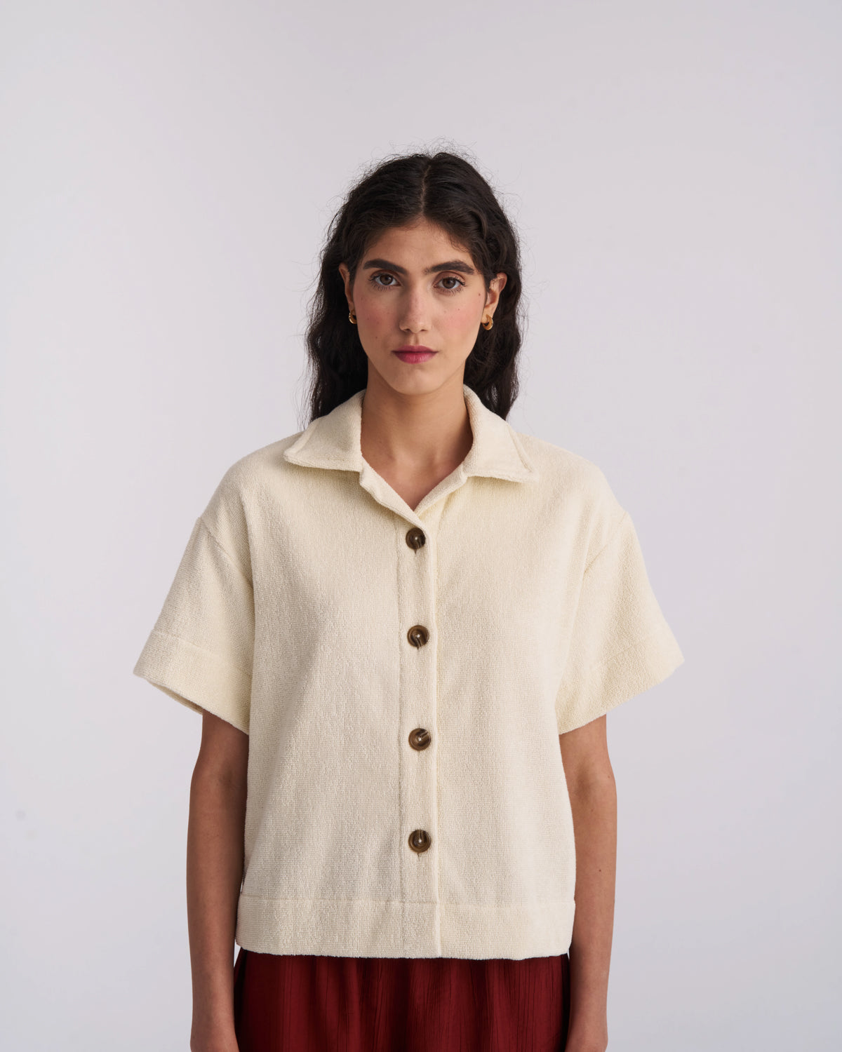 Woman wearing an Off-White organic cotton terry camp-collar shirt, front view